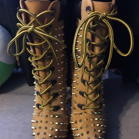 Gold studded high heeled boots - Picture 4 of 7